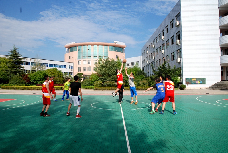 d28k">院桥中学位于 a target="_blank" href="/item/黄岩区/6431218"