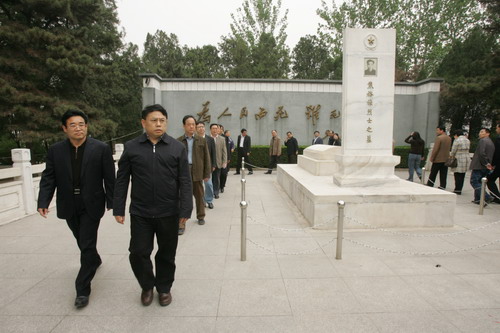  p>焦裕禄烈士墓位于河南省兰考县城北.