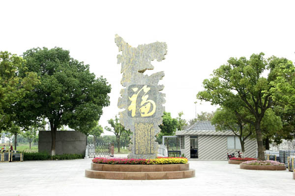  p>长青烈士陵园,上海市一级公墓,人文纪念园,这里安葬着全国牺牲的