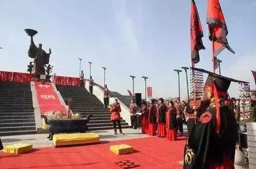 我们正在考虑杀两个小编祭天_百科TA说
