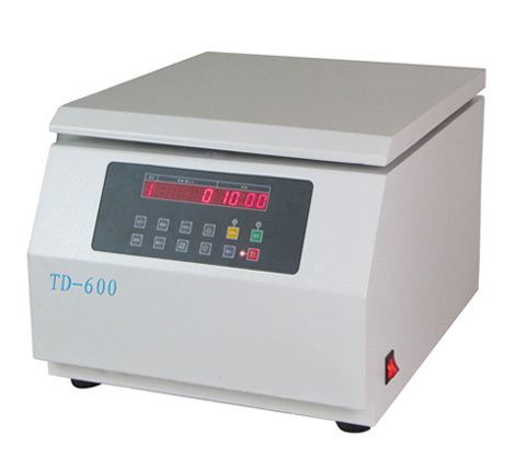  p>台式低速大容量离心机是采用无刷直流变频电机;微电脑控制,液晶