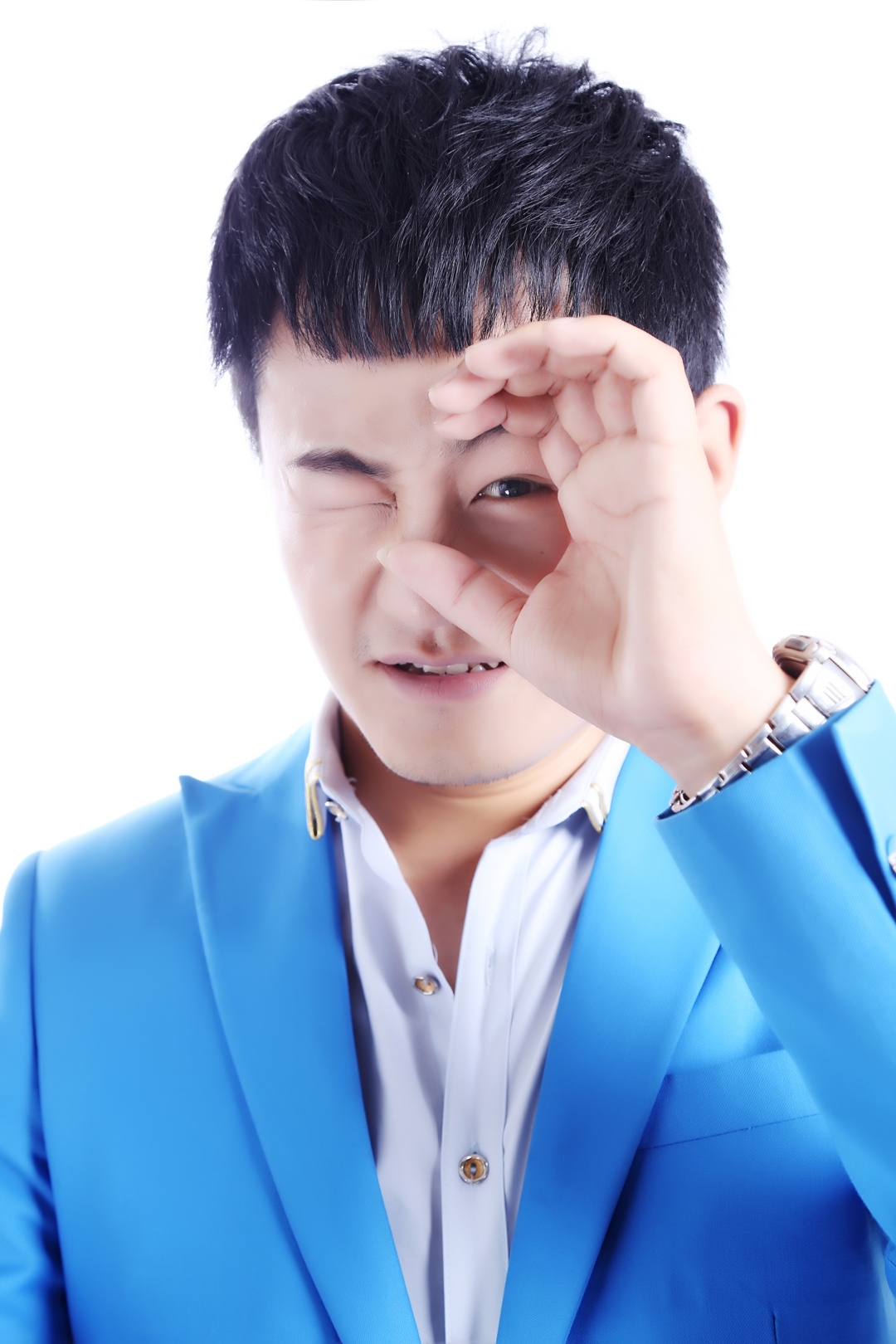 1991年4月28日出生于中国吉林省辽源市龙山区,中国内地男演员,歌手