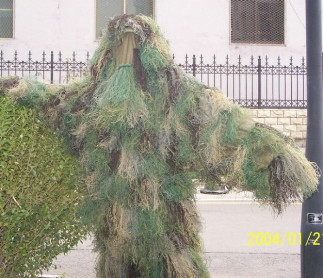  p data-id="gnwl7gql54">"吉利服"(ghillie su