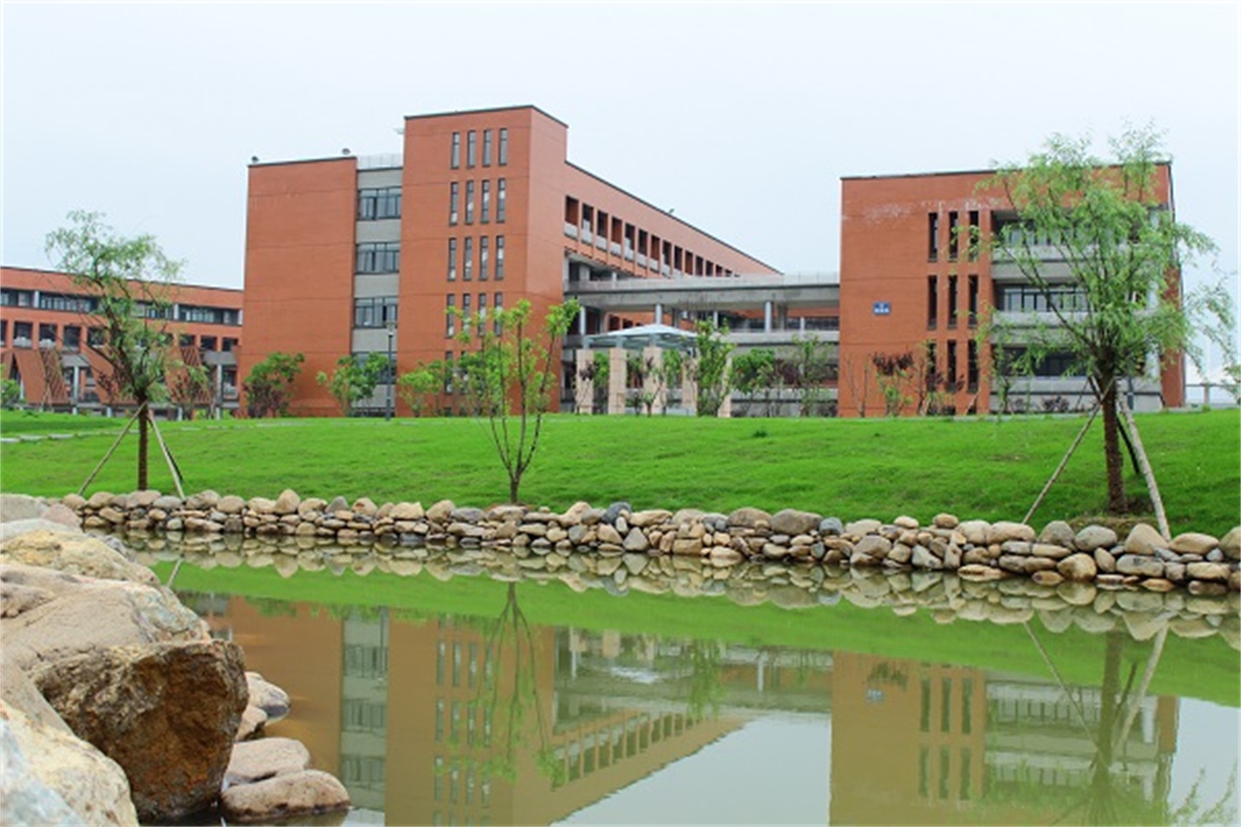  p>浙江工商大学杭州商学院是1999年经 a target="_blank" href="