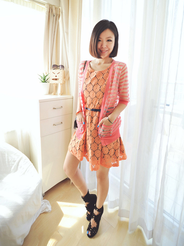  p>罗莉/萝莉/罗利/loli形容年纪很小,但是外表非常可爱的小女生.