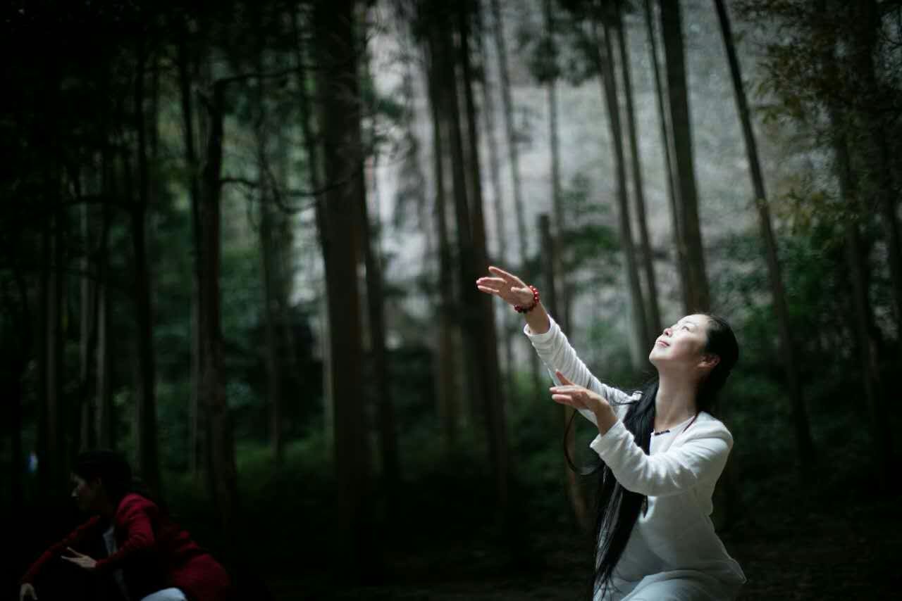 禅学会秘书长,维摩禅瑜伽代表,也是著名心理学导师,生活禅修推动者, a