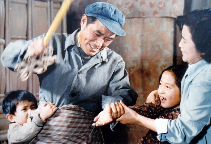  p>《泉水叮咚》是上海电影制片厂出品的儿童片,由 a target="_blank"