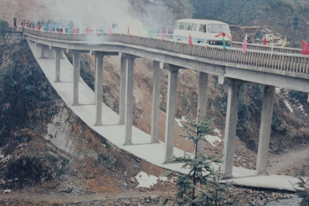 ">湖南 /a> a target="_blank" href="/item/洞口淘金桥/2202964"