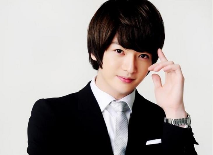  p>金成帝,1986年11月17日出生,韩国男歌手.