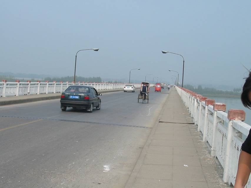  p data-id="gnhedvhl9a">光化汉江公路大桥,又称老河口汉江大桥,坐落
