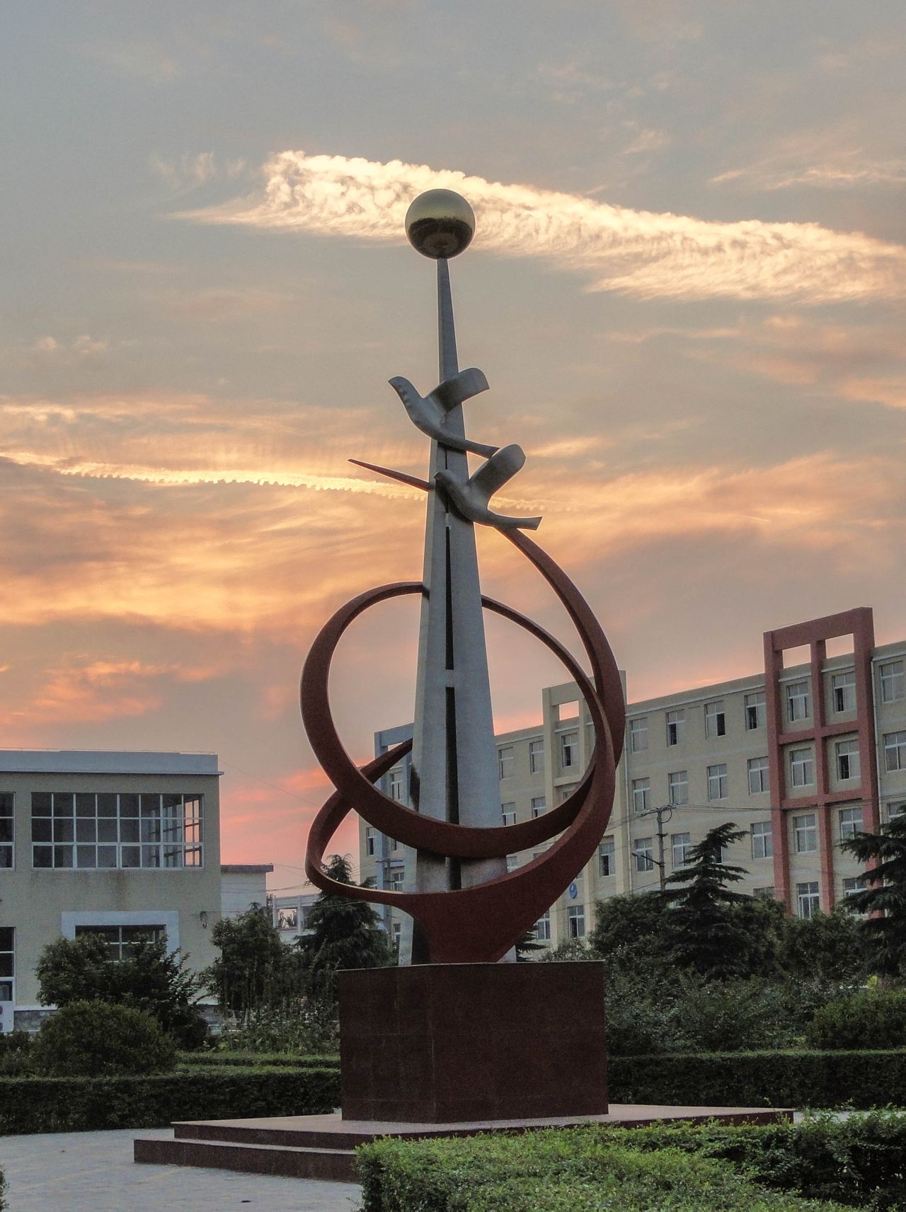  p>河南省宁陵县高级中学,又名"西河高中","宁陵一高",始建于公元1934