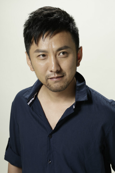  p data-id="gnwkd4vxeg">李华,男,青年演员,毕业于中央戏剧学院2001