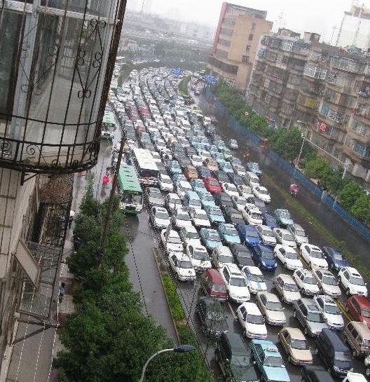 如何规划城市和交通,是摆在我们面前的一道考题.