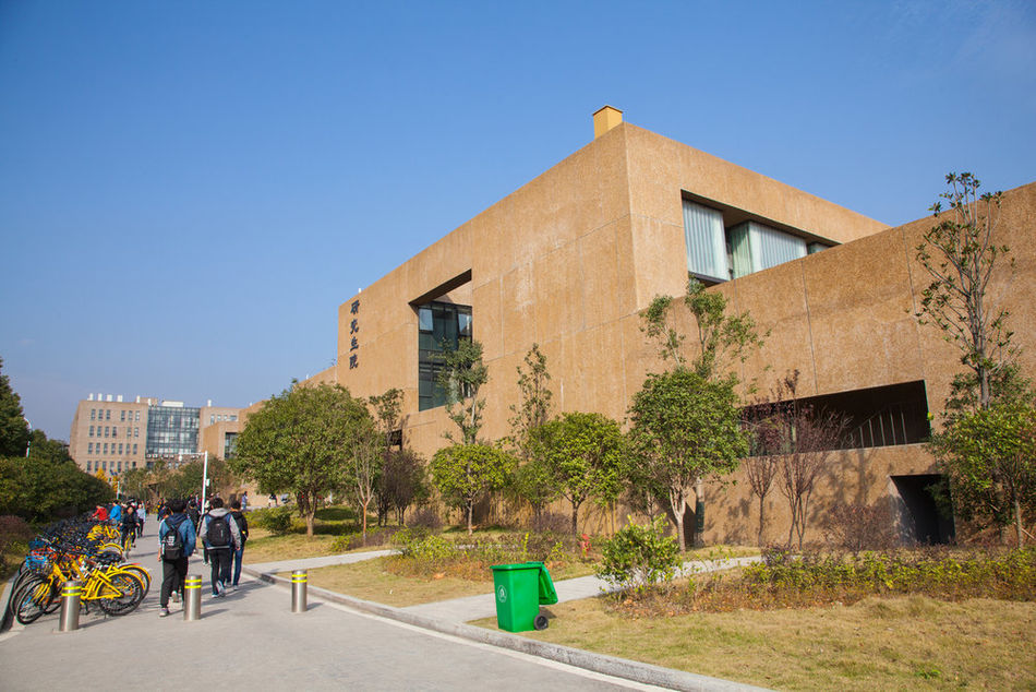 university),简称" a target="_blank" href="/item/湖大/406102"