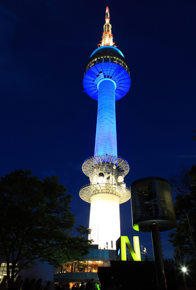  p>n首尔塔(英语:n seoul tower;韩语:n            )位于 a target="