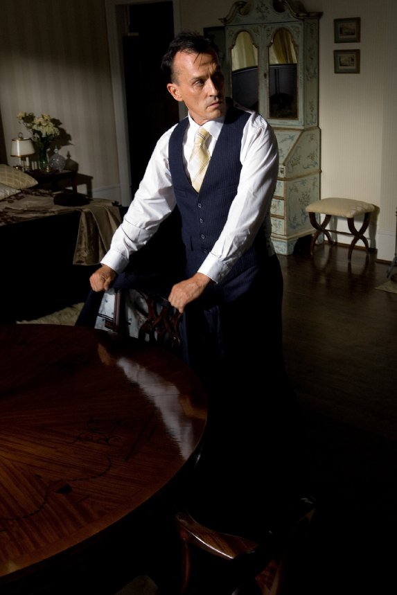  p>罗伯特·克耐普( i>robert knepper /i>),1959年7月8日生于俄亥俄