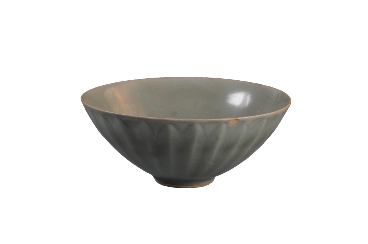 宋代龙泉青釉莲瓣纹碗