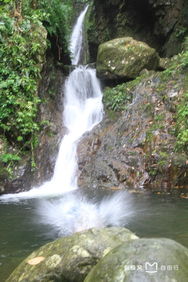  p>大帽山位于福建省龙海市白水镇,海拔794米,系闽南四大名山之一.