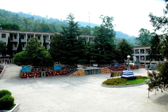  p> a target="_blank" href="/item/威远新场中学/2694035" data