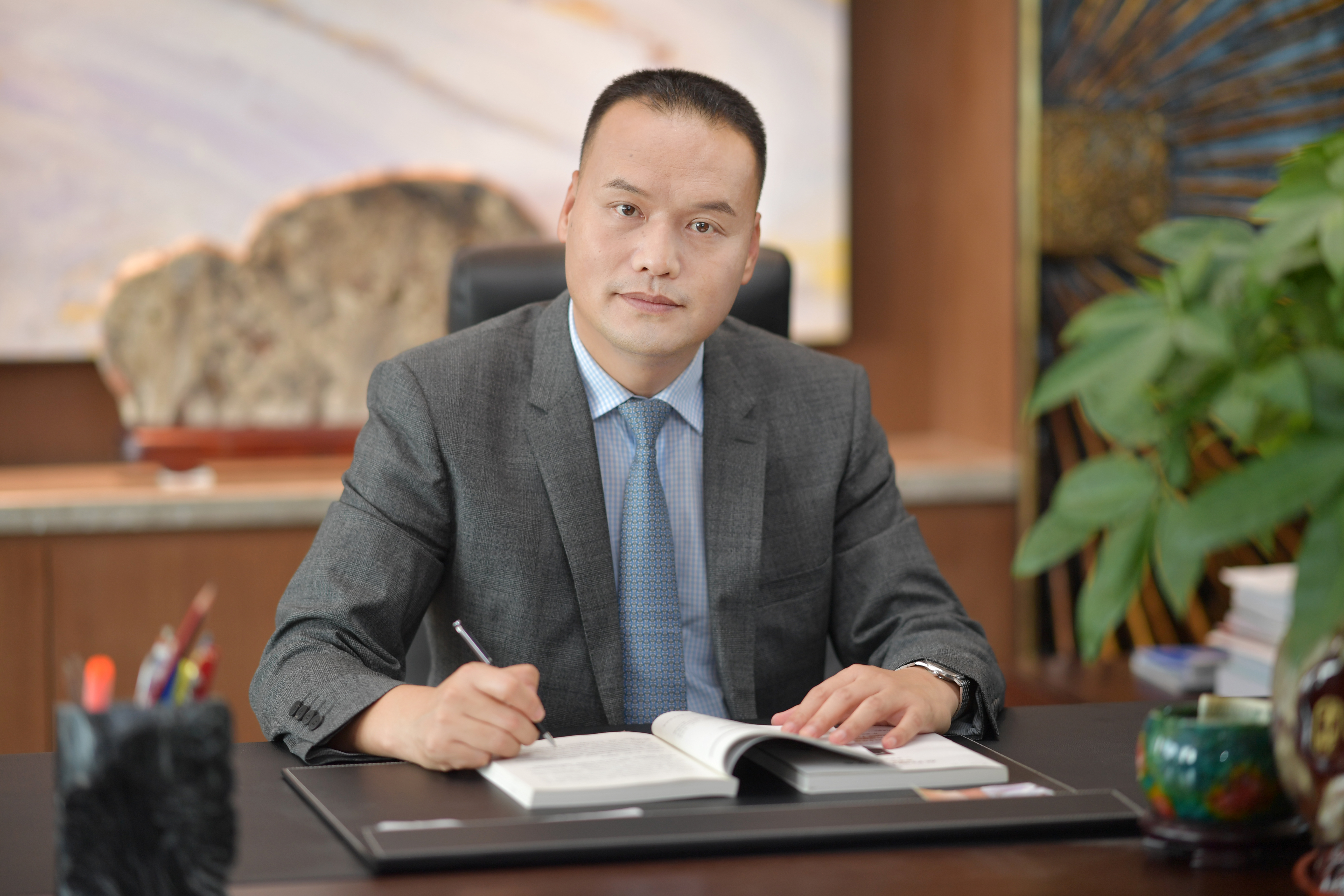 ="_blank" href="/item/深圳市">深圳市 /a>人大代表,阔太集团董事长