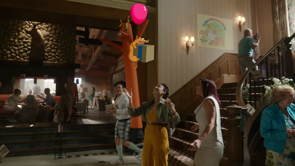 《上载新生第三季》剧照