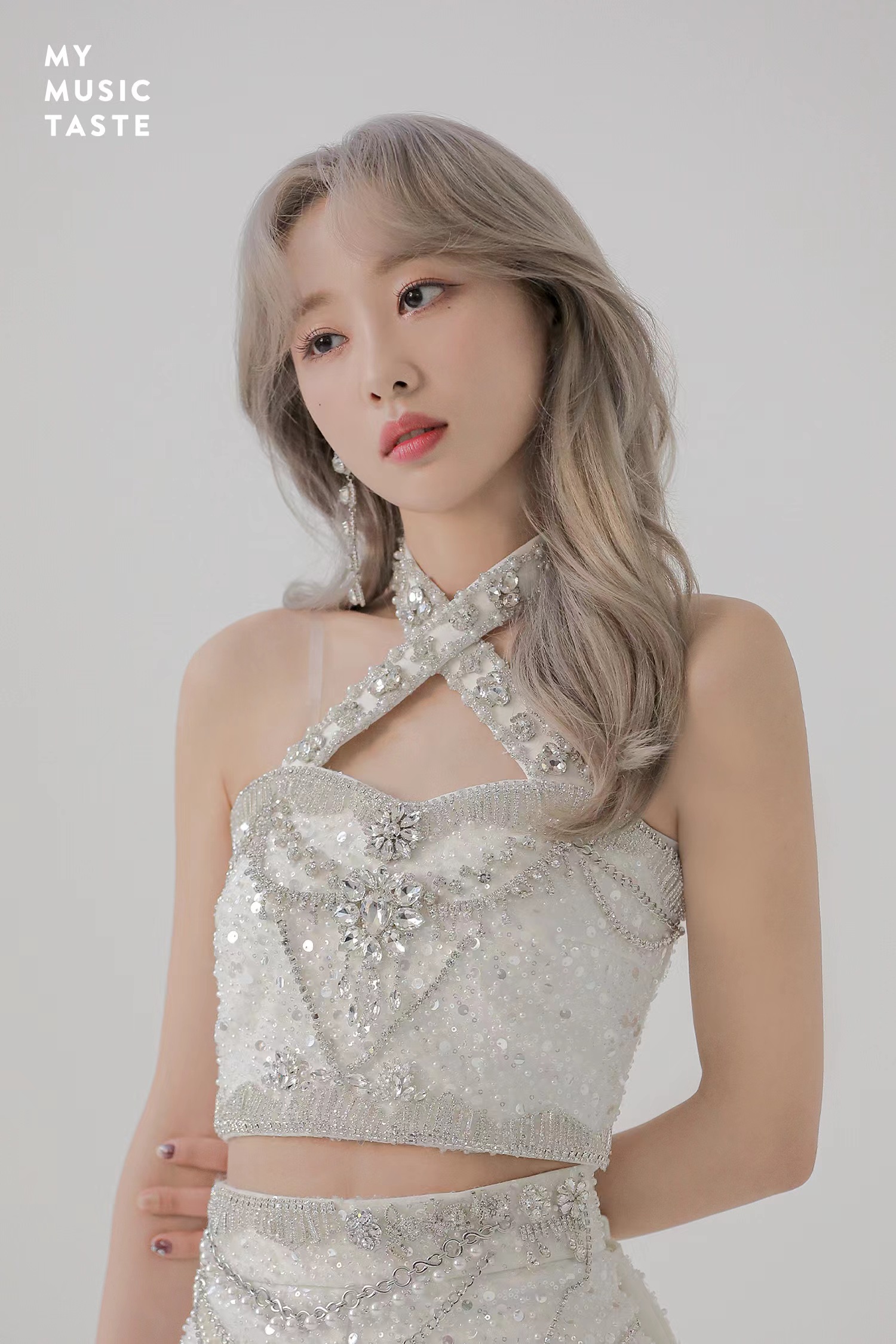 艺名yves,1997年5月24日出生于韩国釜山广域市金井区,韩国女歌手,前