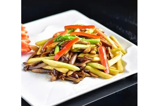  p>鸡枞菌鲜露笋是一道美食,主要食材有鸡枞菌,鲜芦笋,彩椒. /p>