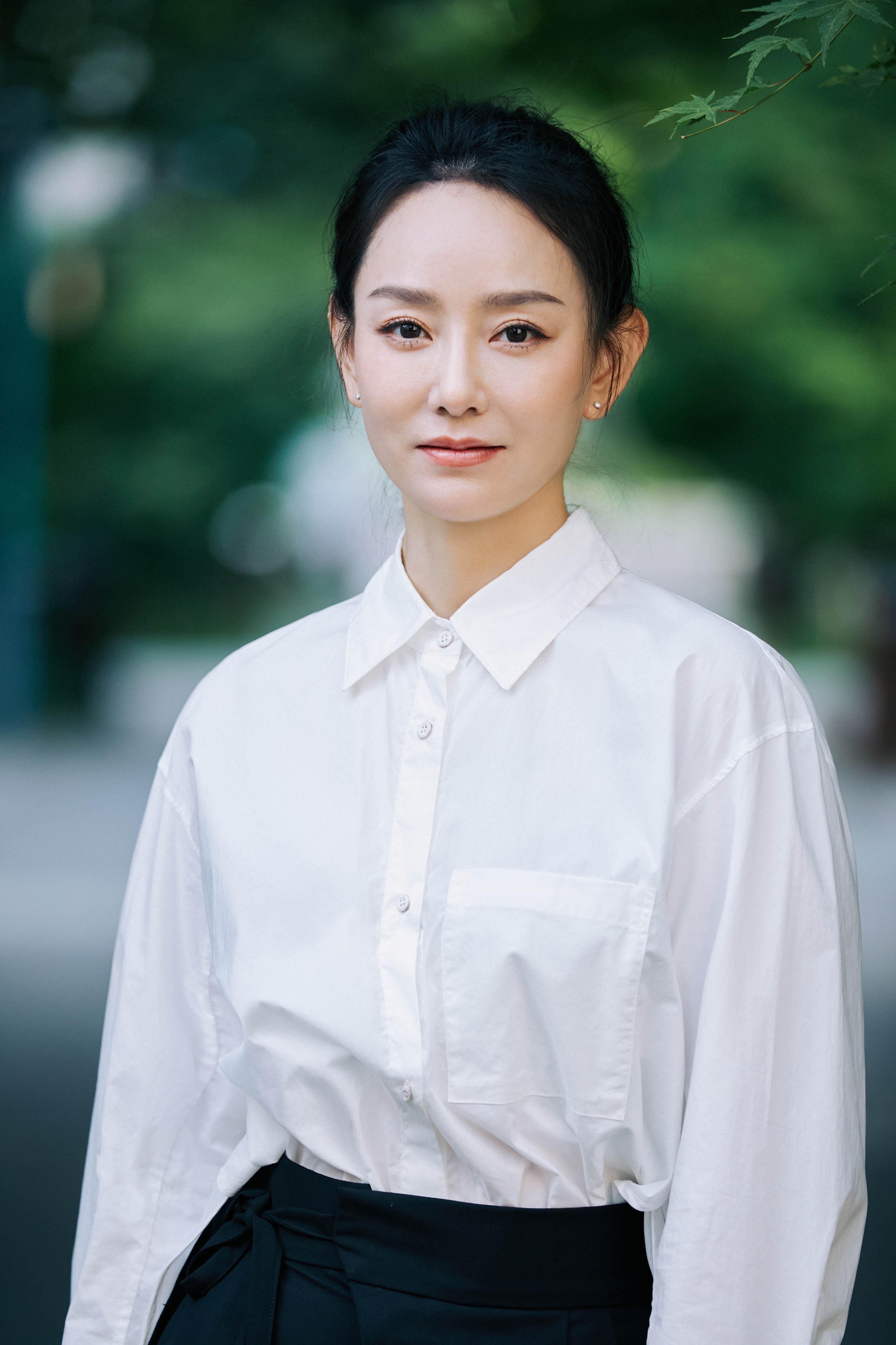 邓荔心,原名邓莉,中国内地影视女演员,毕业