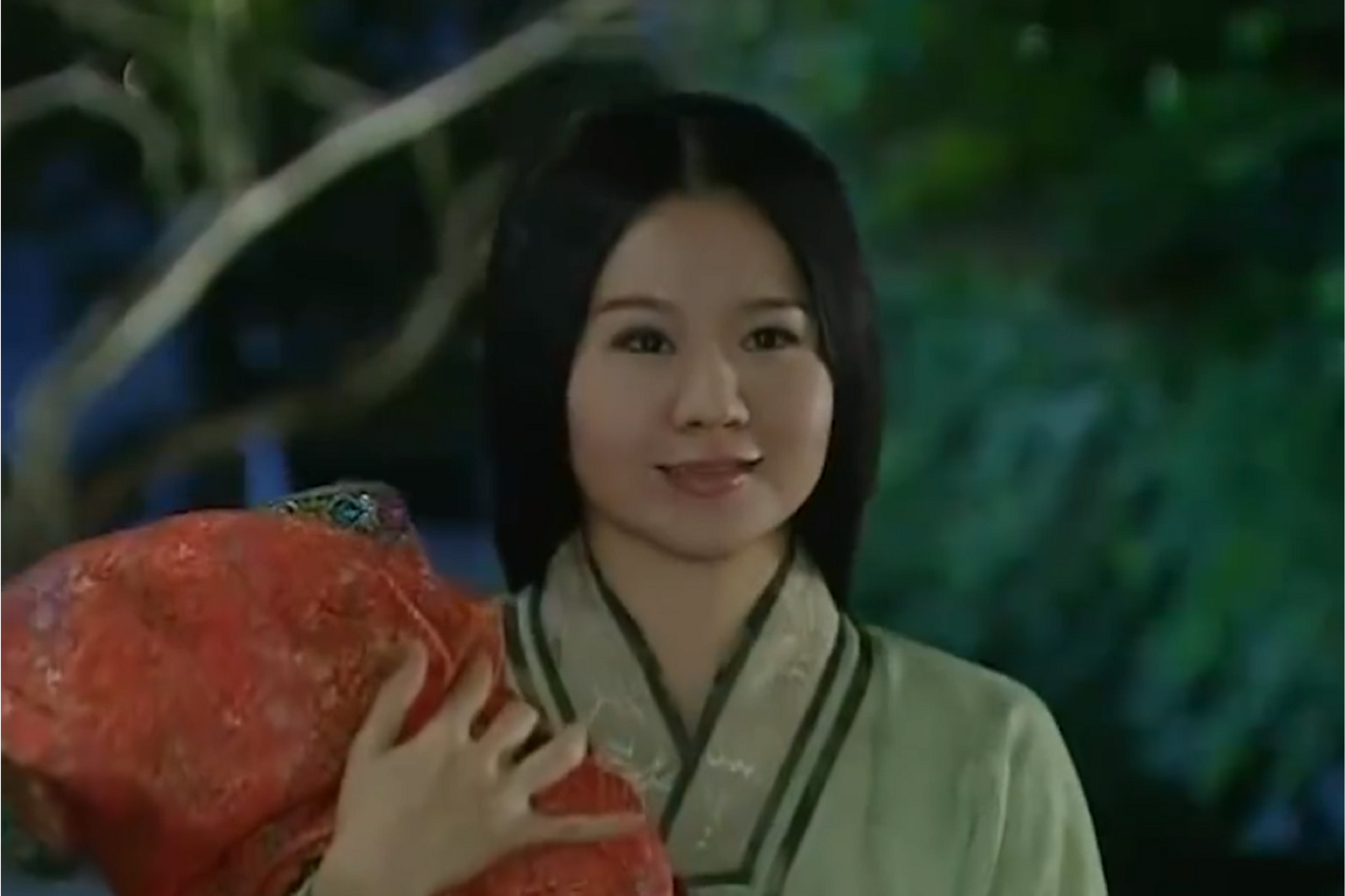 女,古装电视剧《 a target="_blank" href="/item/龙游天下/10827318"