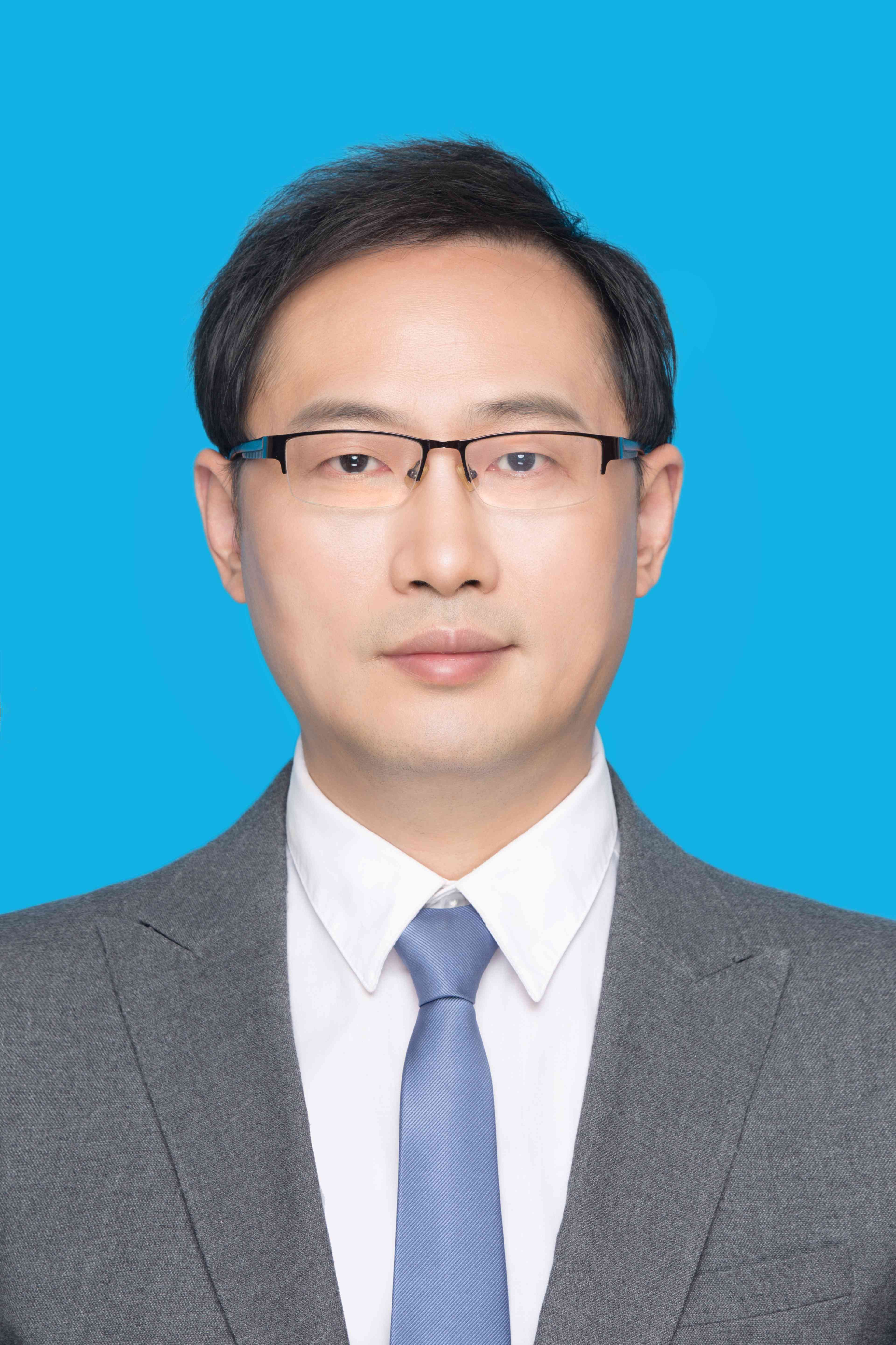  /p> p data-id="tautcvppc2nb">现任贵州省地震局党组成员,副局长.