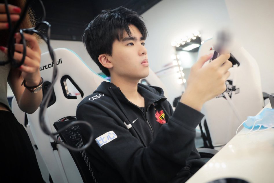  p>林炜翔(游戏id:lwx),1998年10月24日出生于 a target="_blank"