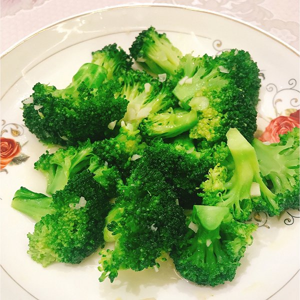 西蓝花素炒蒜蓉