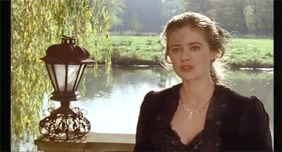  p>《爱尔丝小姐》是由皮埃尔·布特龙执导,朱莉·德拉姆,比特利斯