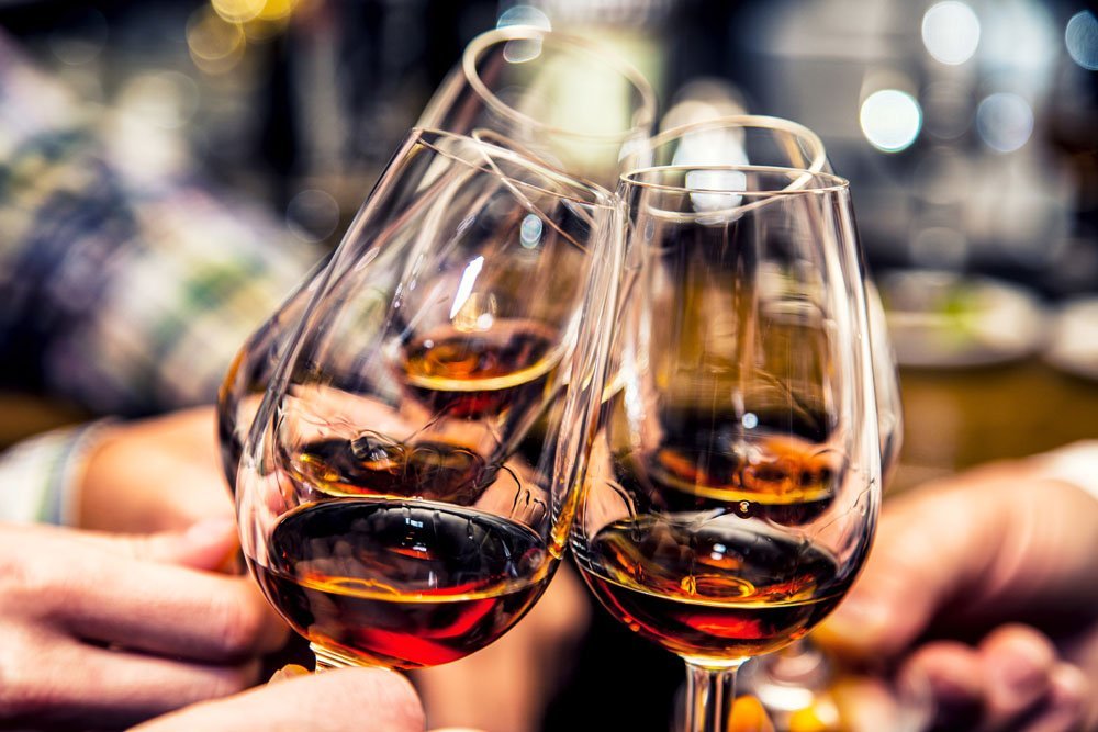 的一个著名葡萄酒品牌,庄园位于西班牙的拉曼恰(la mancha)法定产区内