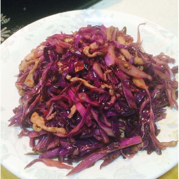  p>紫甘蓝炒肉是由紫甘蓝,肉丝等主要食材做成的一道菜品. /p>