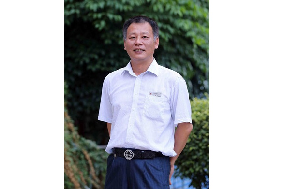 男,1965年4月出生,晋江市 a target="_blank" href="/item/南侨中学