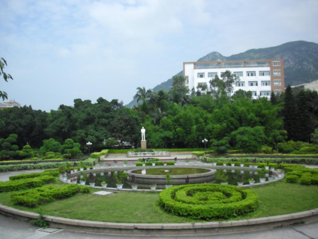 石竹山校区喷水池