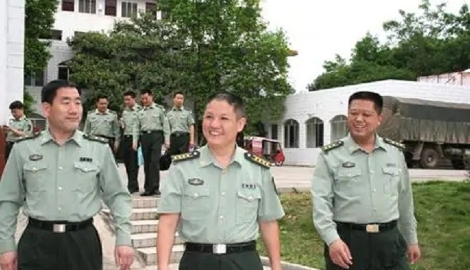  p data-id="gnb87e9uey">赵志伟是广西南宁警备区的一名司令员. /p>