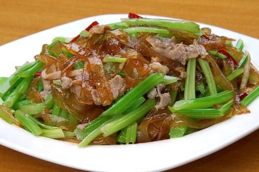芹菜肉炒粉条