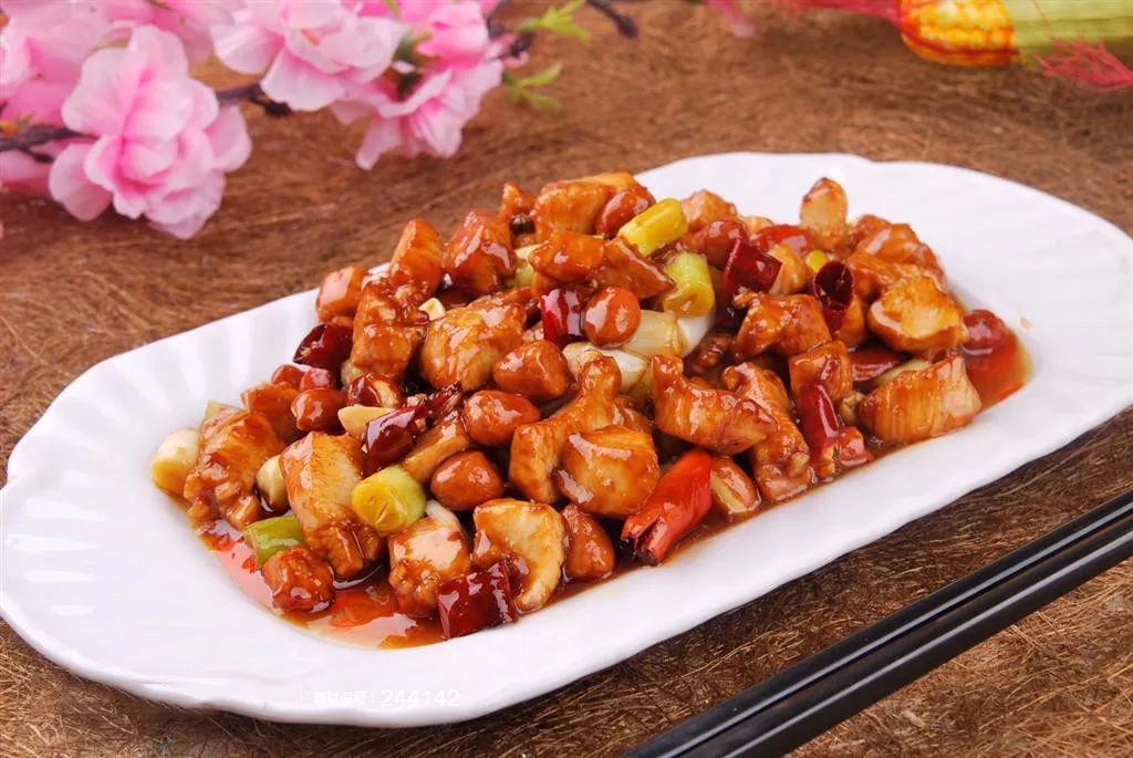 p>宫保鸡丁(kung pao chicken),是一道闻名中外的特色传统名菜,在 a