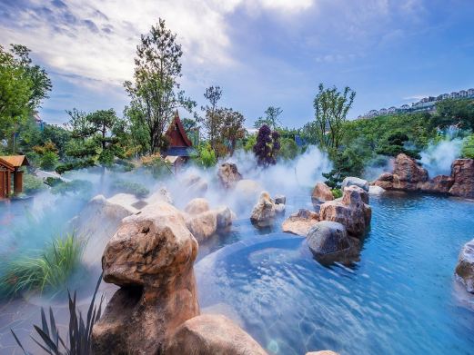  p>七彩云南古滇温泉山庄位于昆明市晋宁区晋城镇新街片区三合村委会.