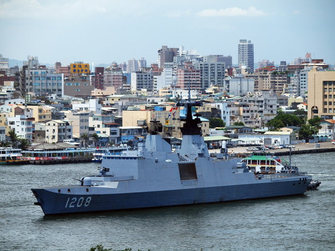  p>康定级护卫舰是台湾海军根据"光华Ⅱ计划",1991年向法国订购,台湾