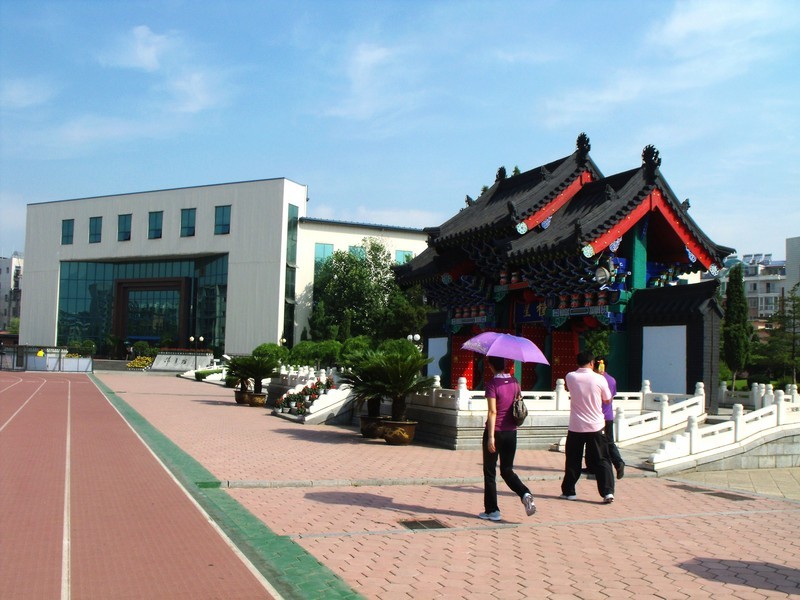 凤城市第一高级中学