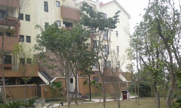  p data-id="gnyv3iijsz">边城香格里位于成都成青快速通道(光华大道)