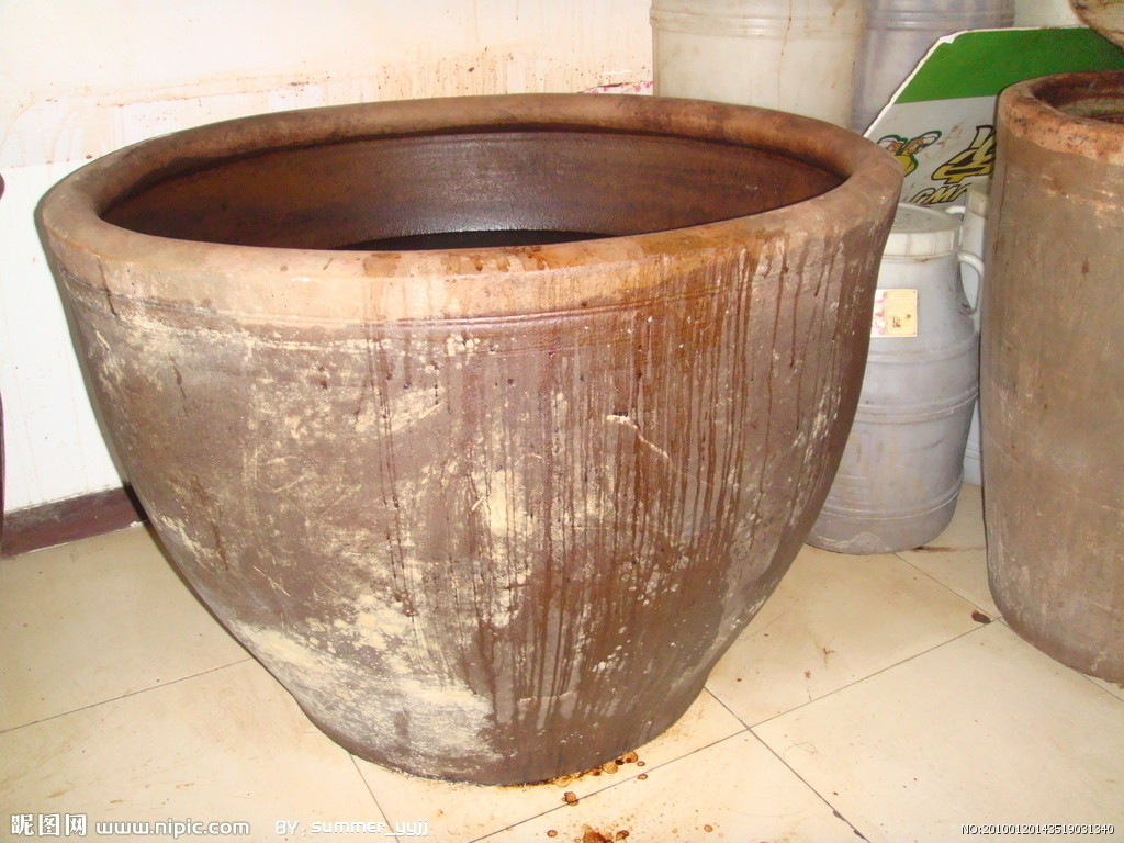  p>韩国料理三大宝为泡菜,大酱和酱缸.韩国饮食以自然为本.