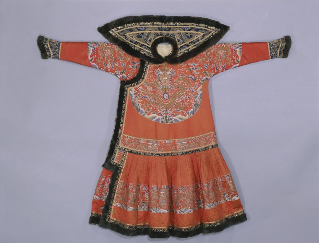 红色金龙妆花缎皮朝袍