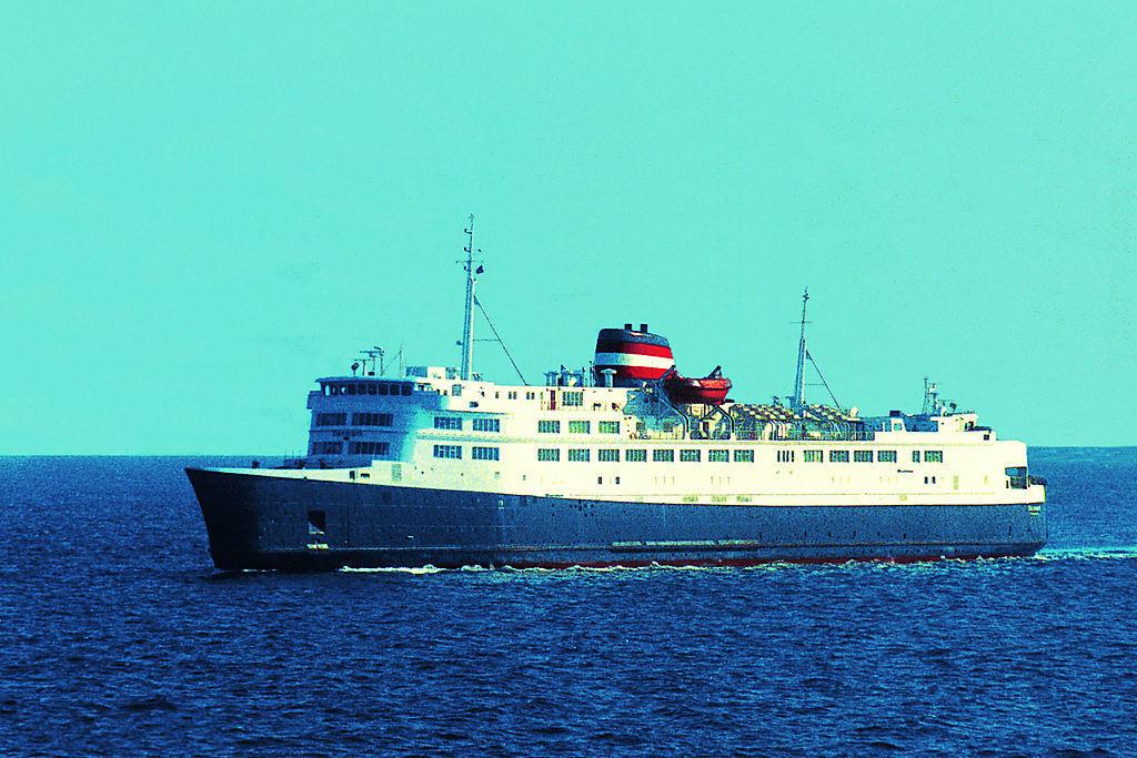  p>油船,是指运载石油及石油产品(如柴油,汽油和重油等)的"船舶".