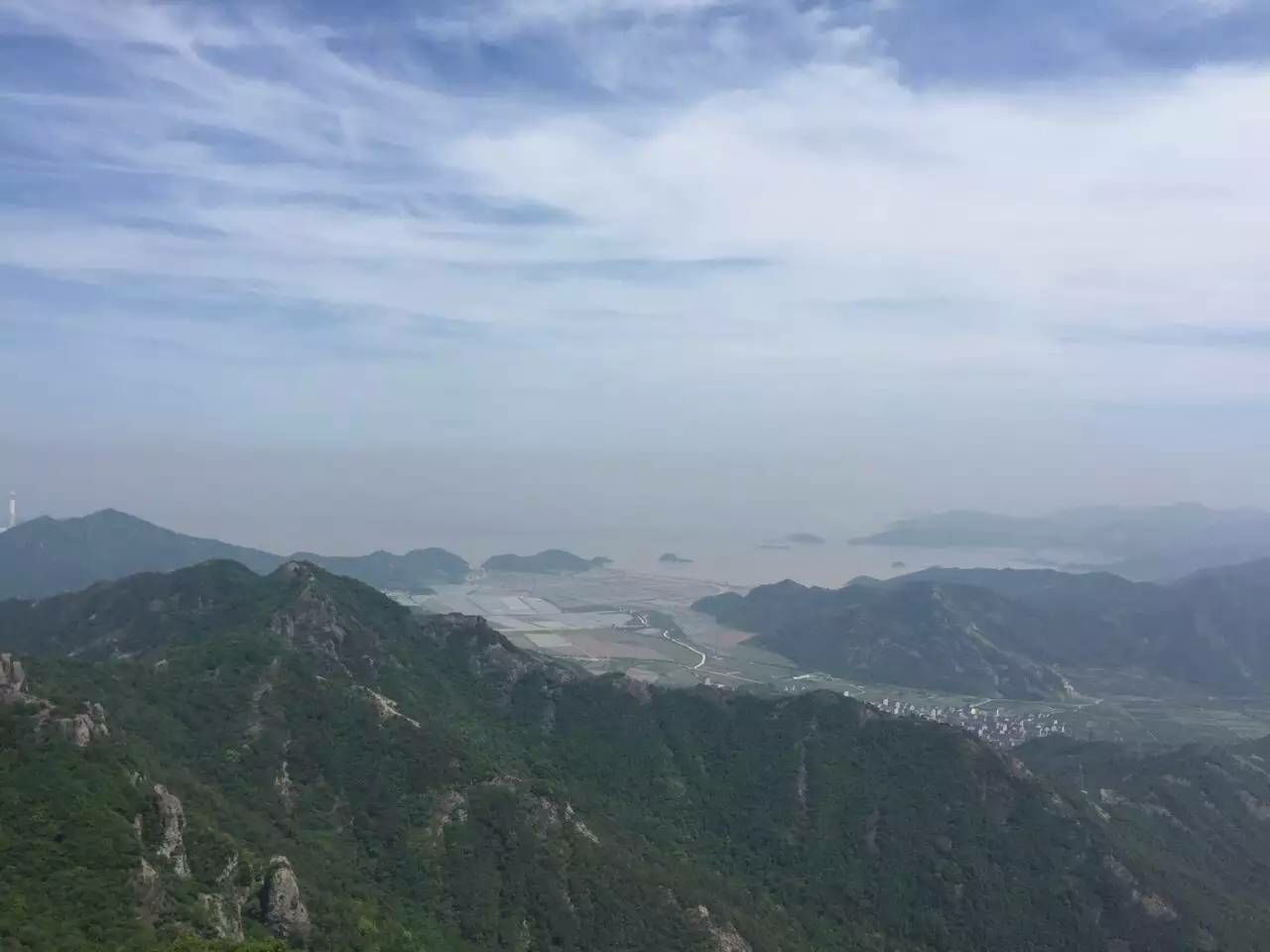 ">龙脊山烈士陵园(福建省闽中革命烈士陵园)位于福建省莆田市区南部