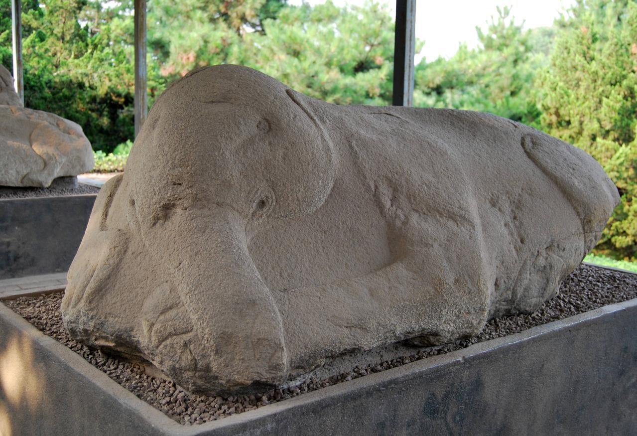  p>霍去病墓石雕,多是根据原石自然形态,运用 a target="_blank" href