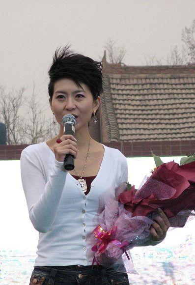 data-lemmaid="8484476">湖南省花鼓戏剧院 /a>工作,曾为电视连续剧